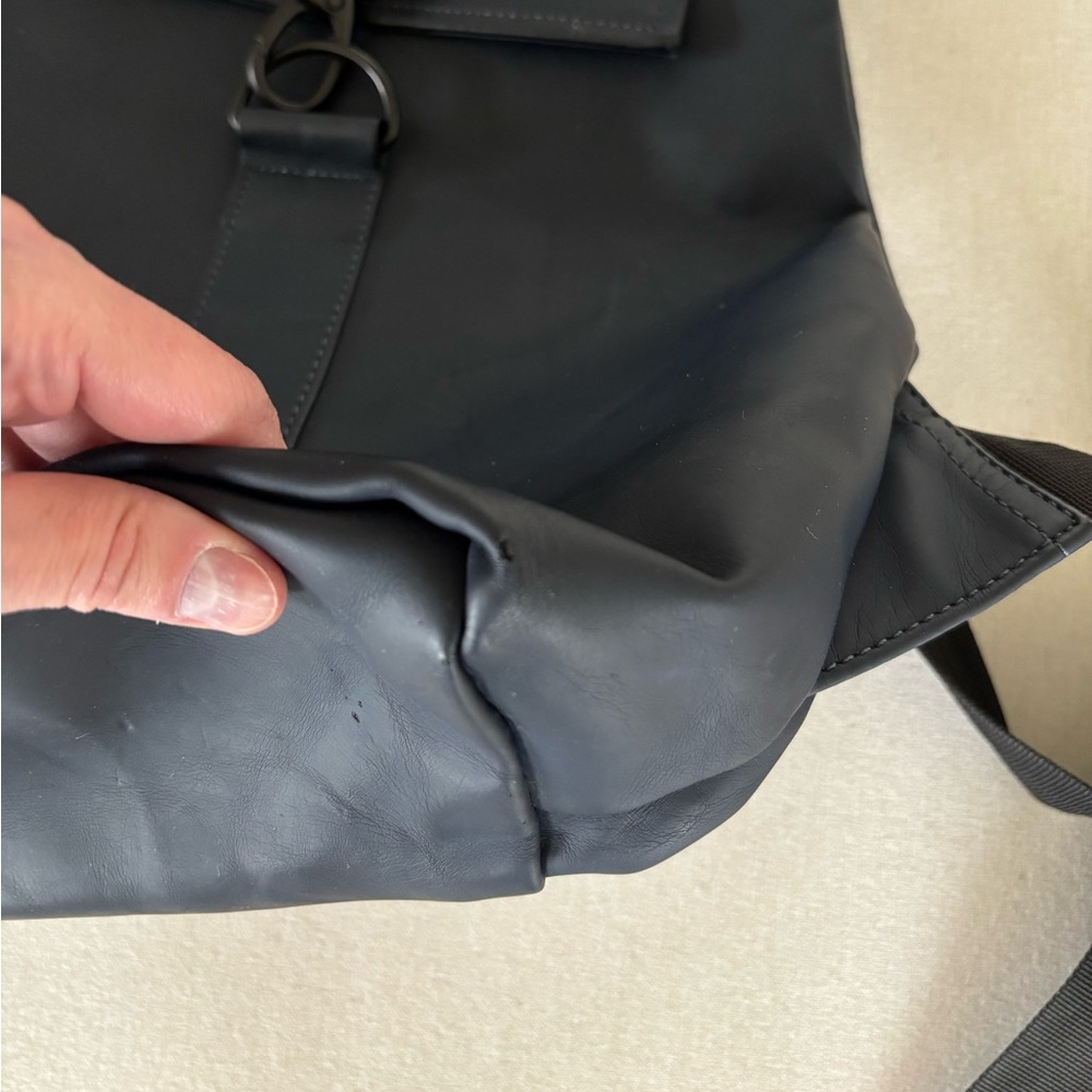 RAINS MSN waterproof backpack messenger bag 💦 navy - Picture 8 of 12